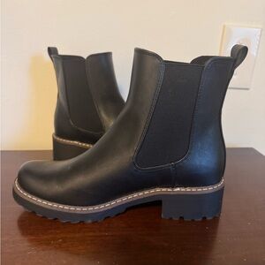 Universal Thread Celina Ankle Chelsea Boots 8.5 Memory Foam